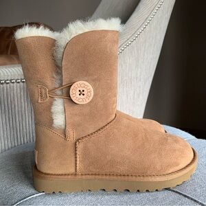 UGG Bailey Button II